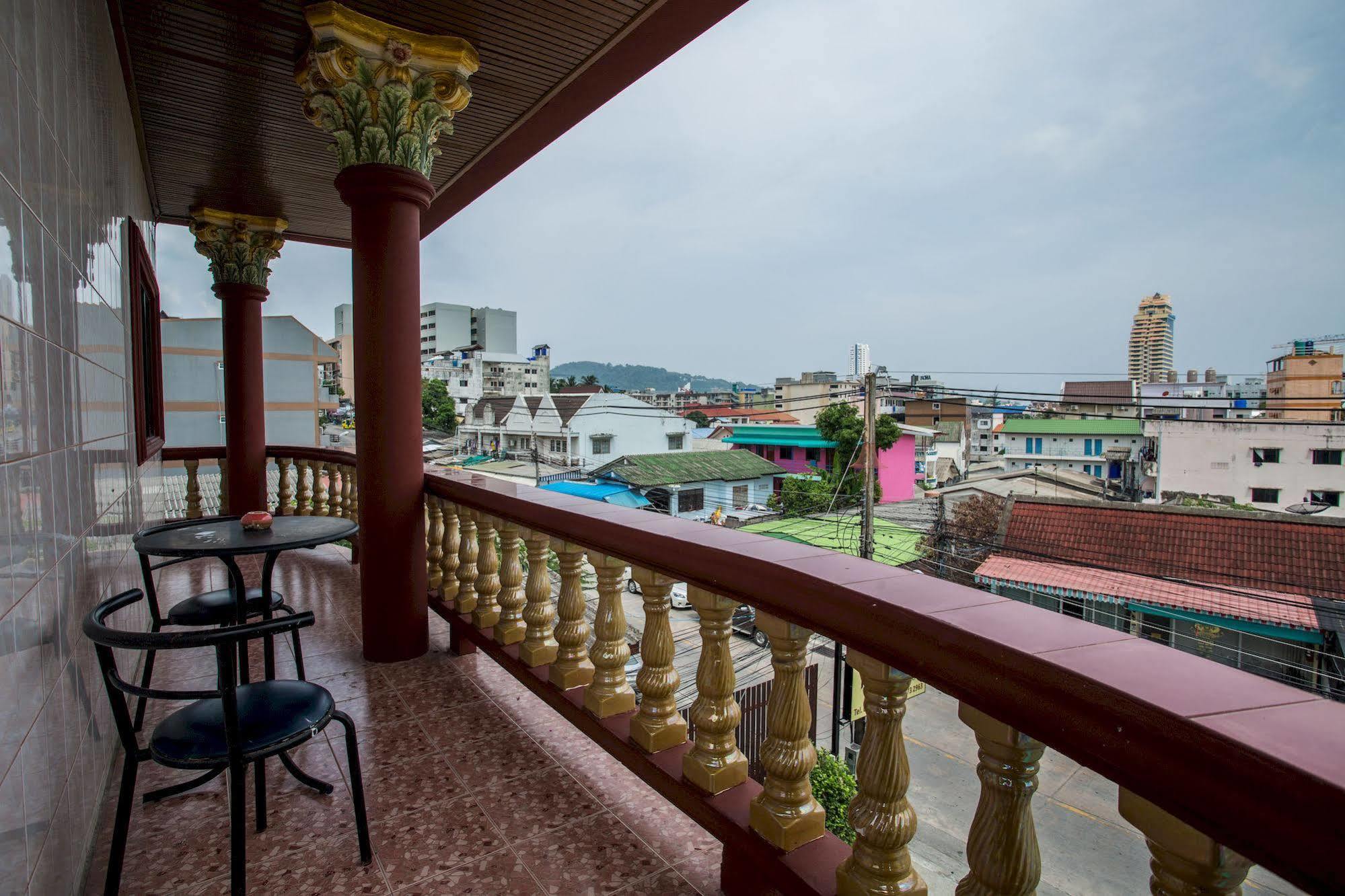 Paripas Express Patong Hotel Bagian luar foto